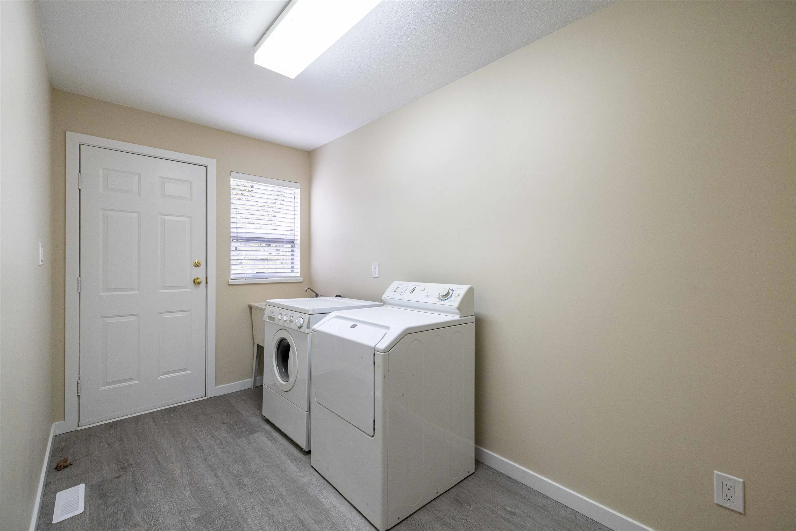 470 Riverview Crescent