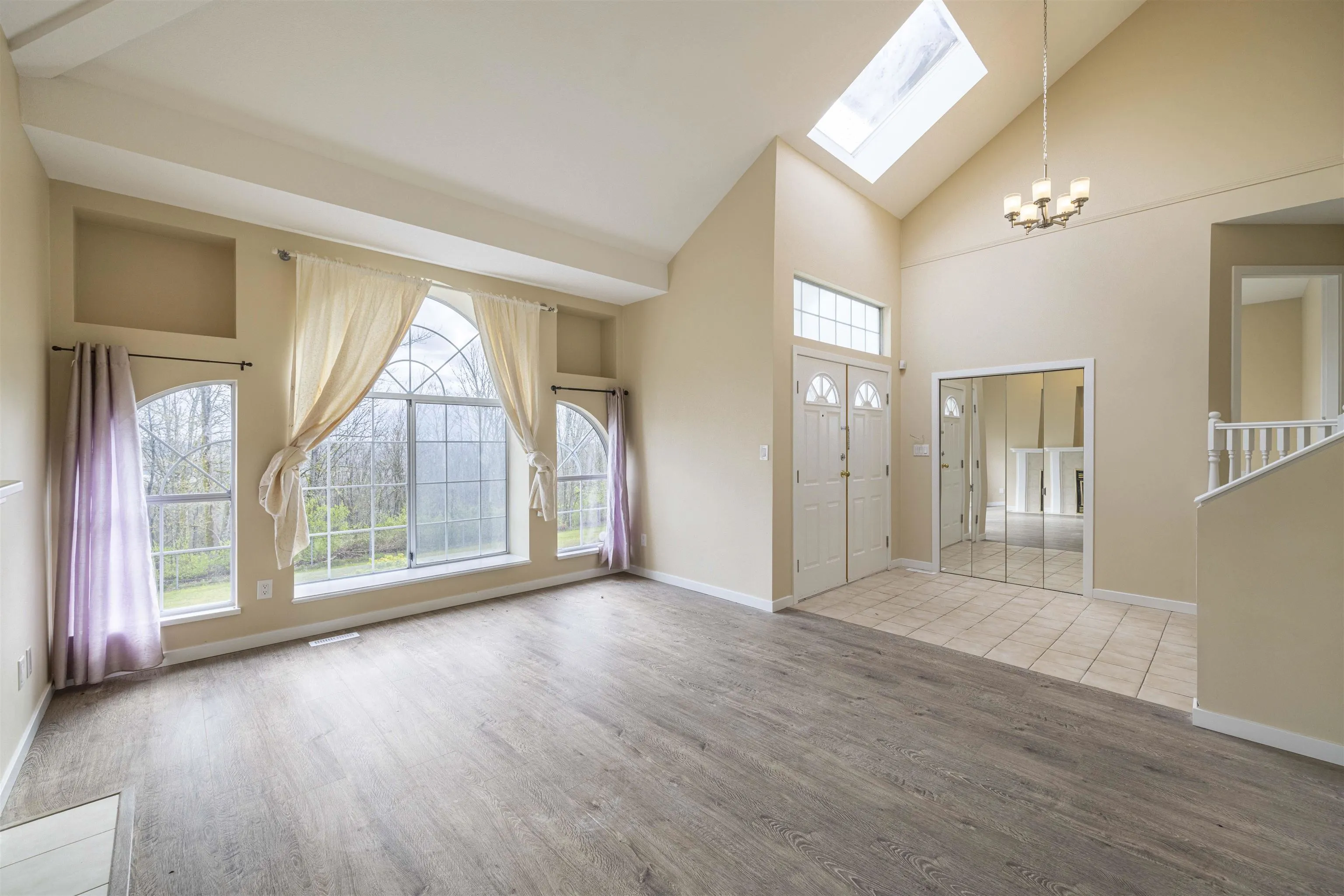 470 Riverview Crescent