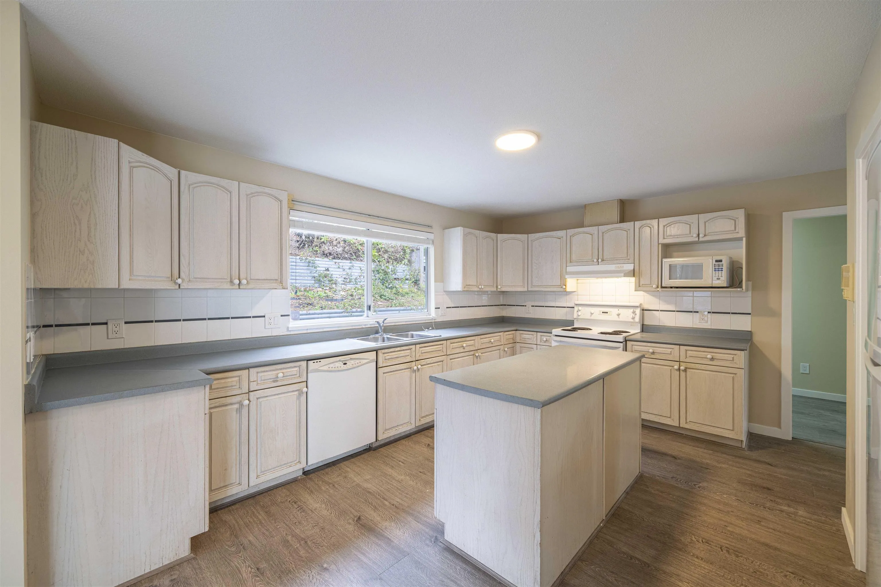 470 Riverview Crescent