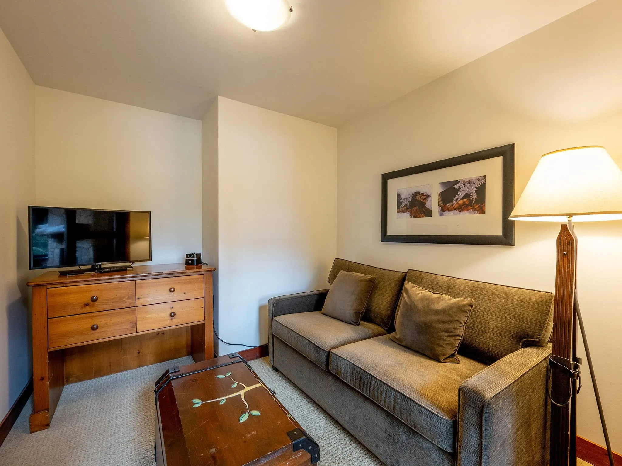 208 2202 Gondola Way