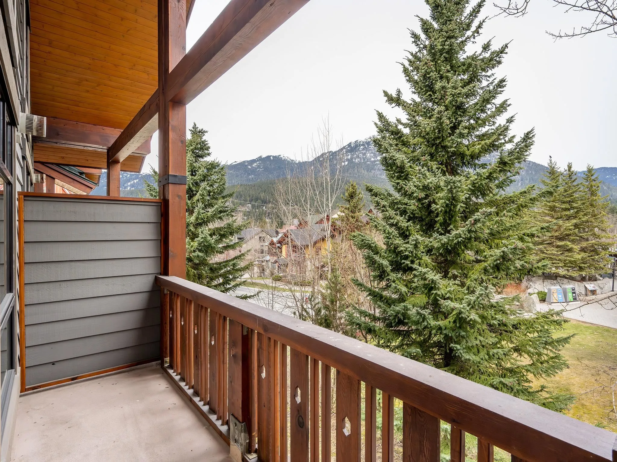 208 2202 Gondola Way