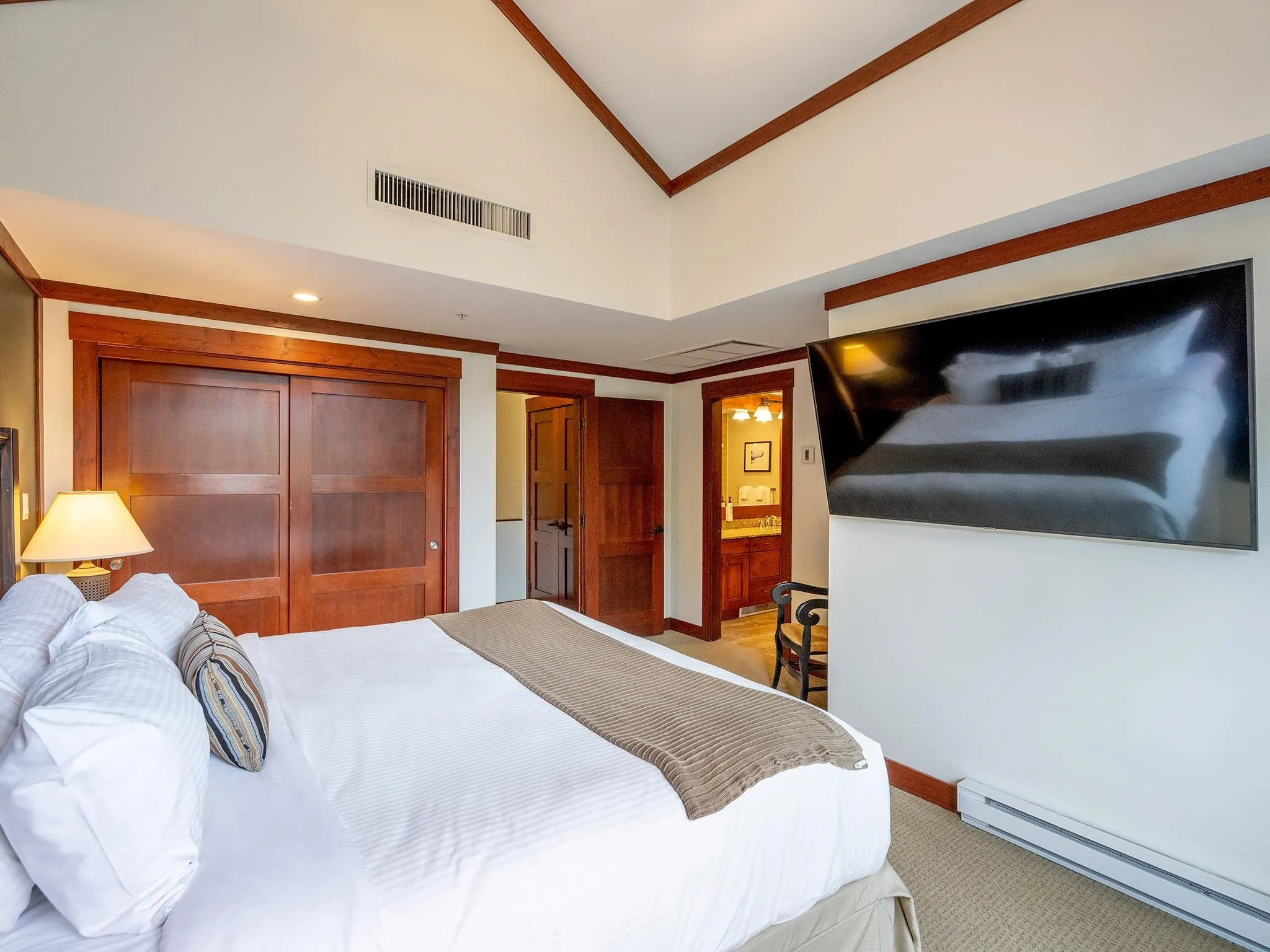 208 2202 Gondola Way