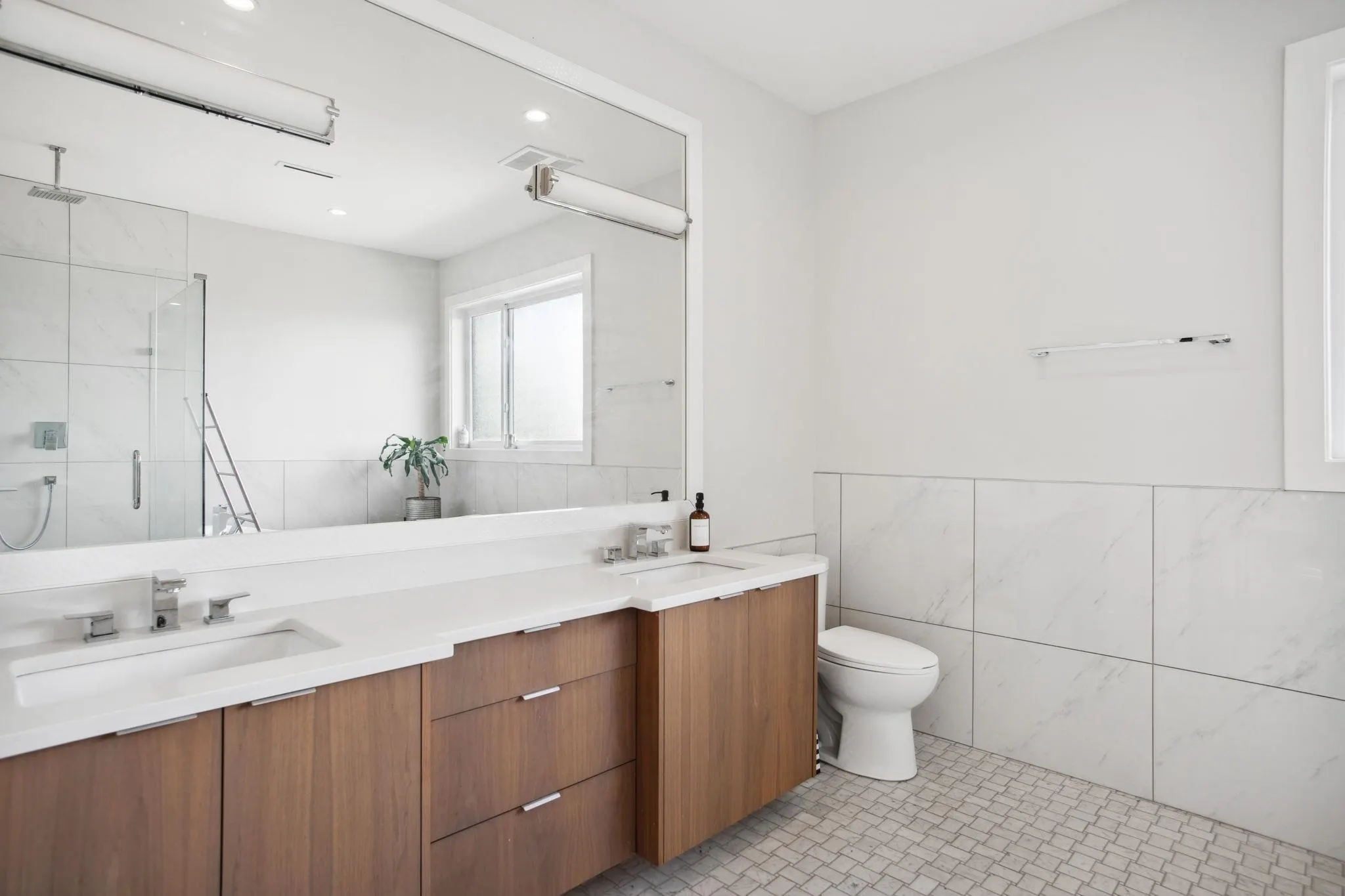 5030 Hardwick Street