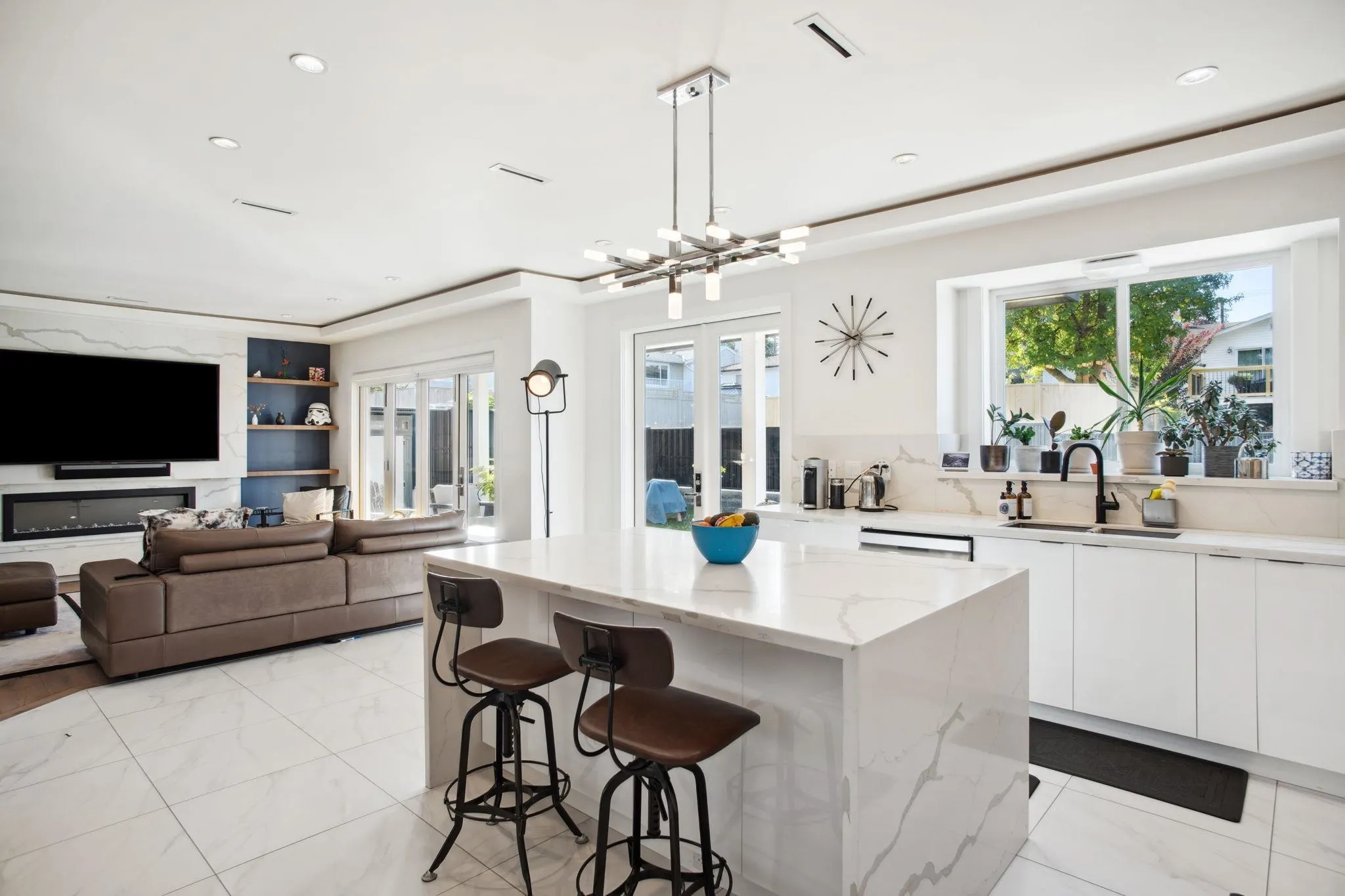 5030 Hardwick Street