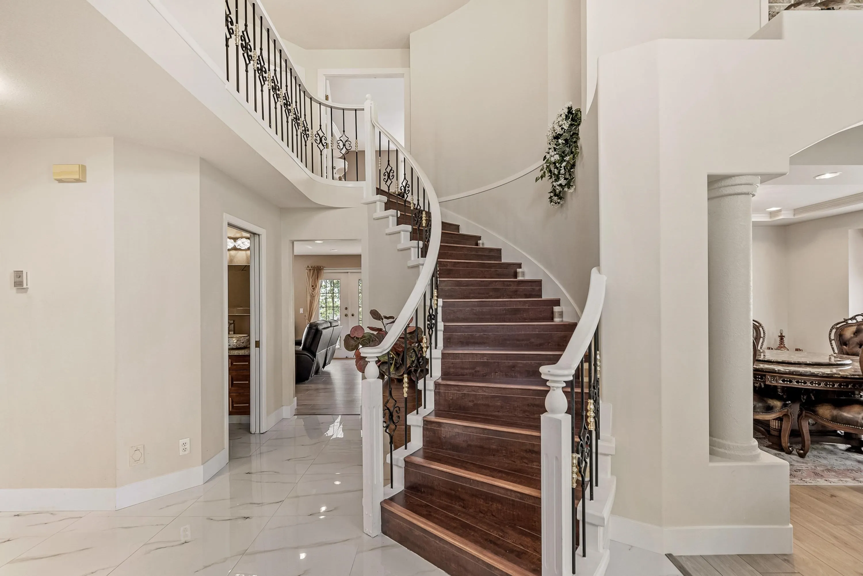 2622 Sandstone Crescent