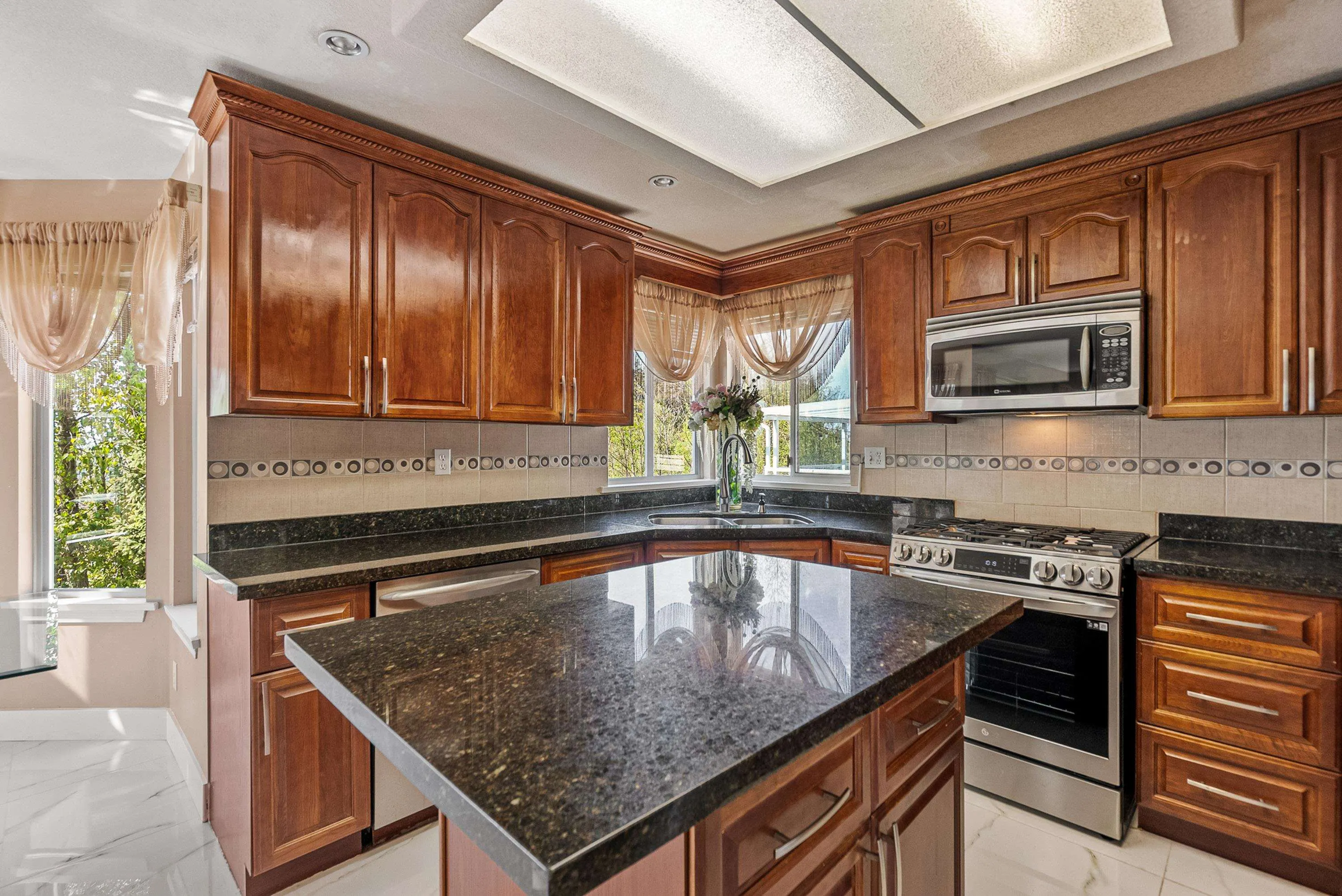 2622 Sandstone Crescent