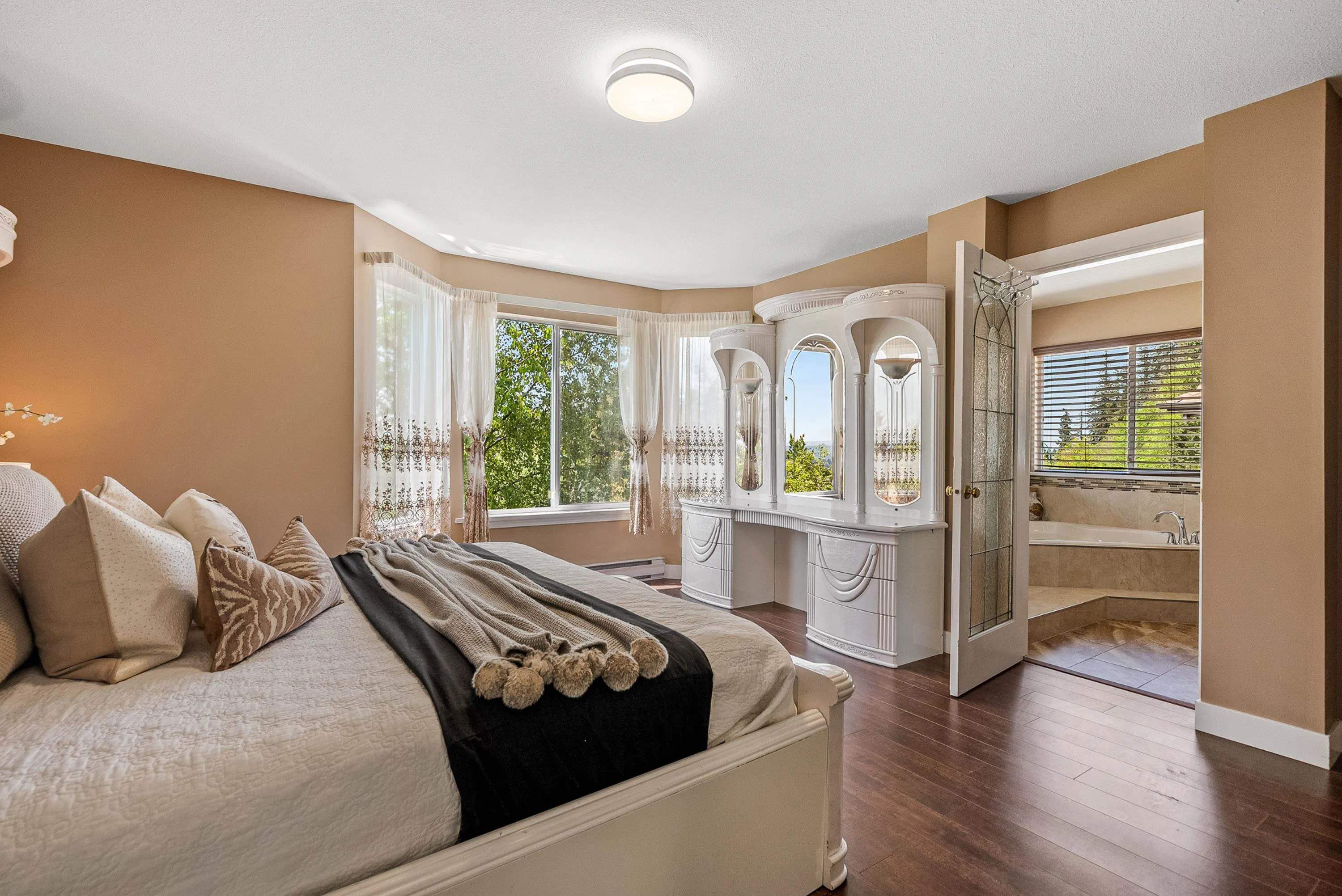 2622 Sandstone Crescent