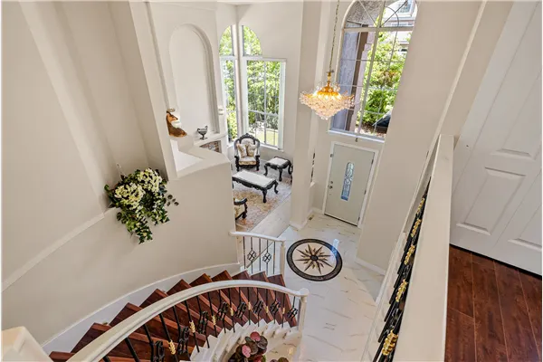 2622 Sandstone Crescent