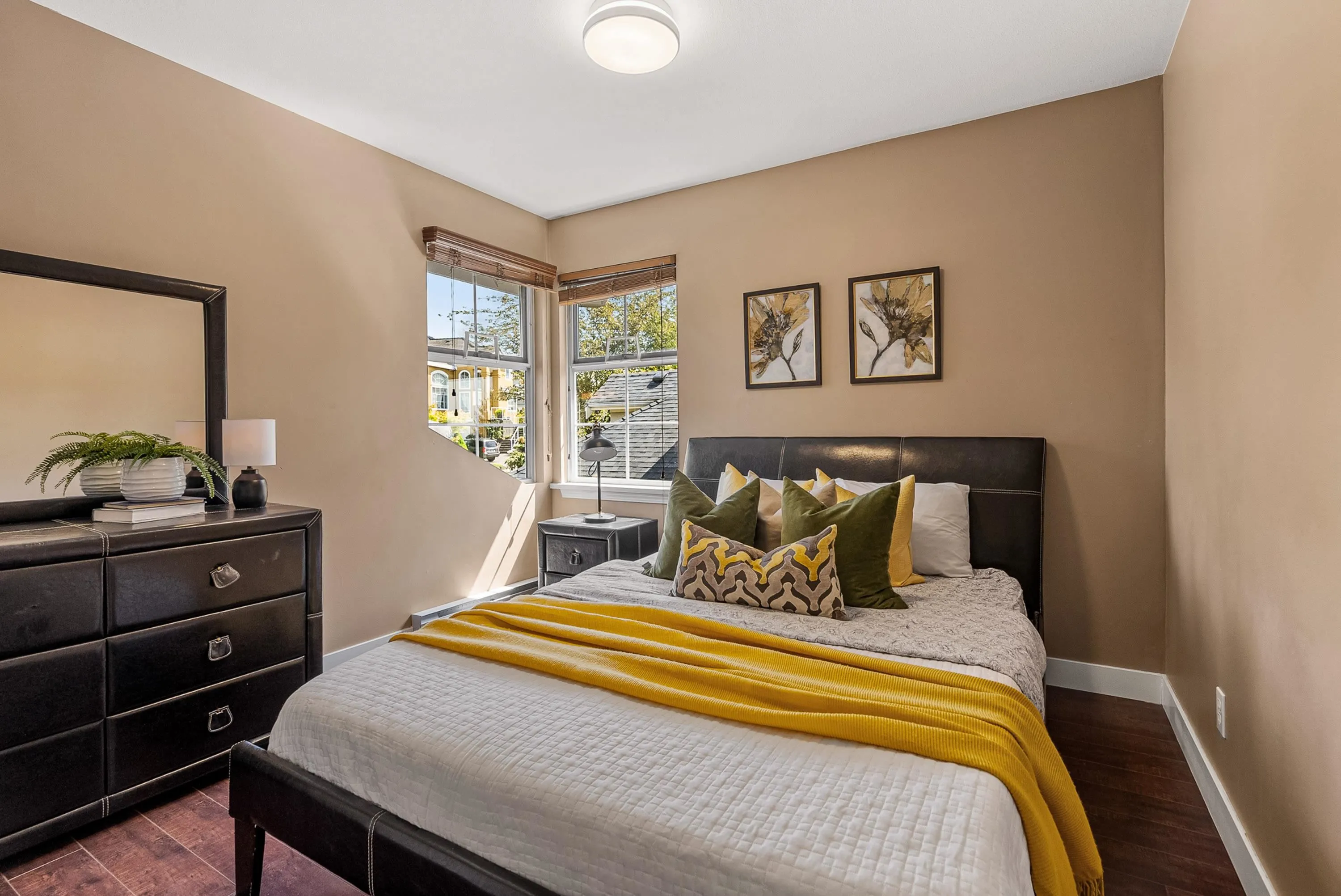 2622 Sandstone Crescent