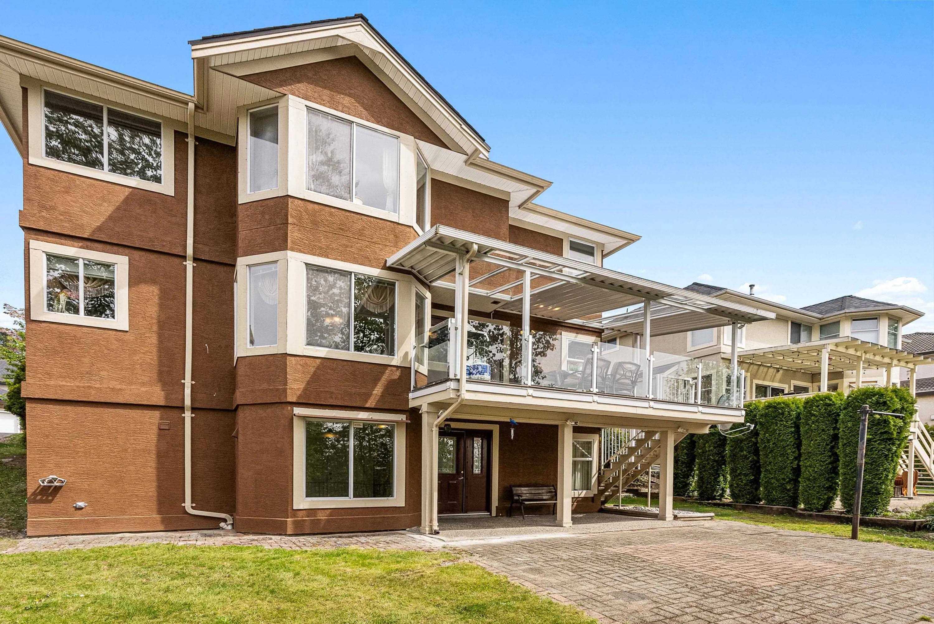 2622 Sandstone Crescent