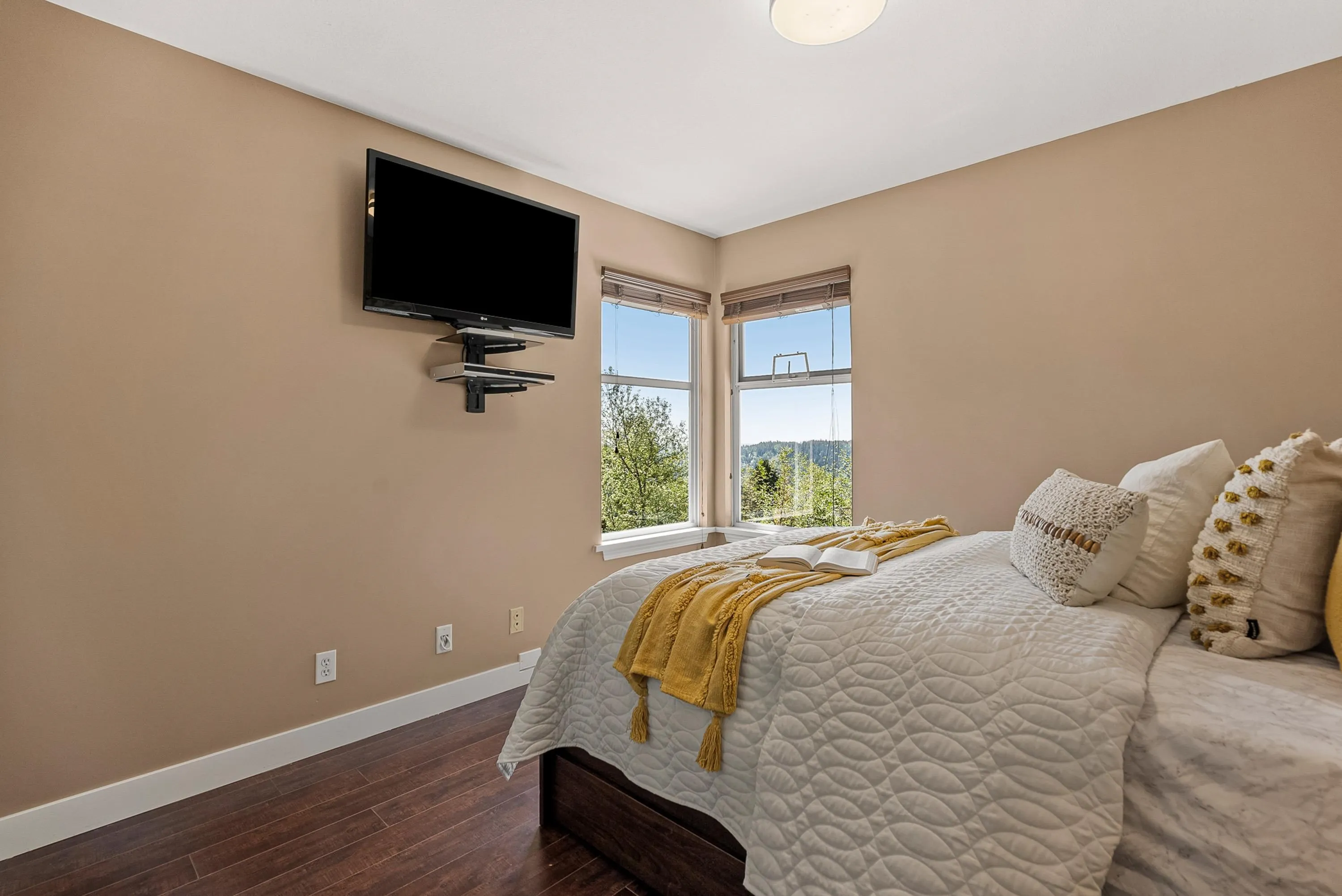 2622 Sandstone Crescent