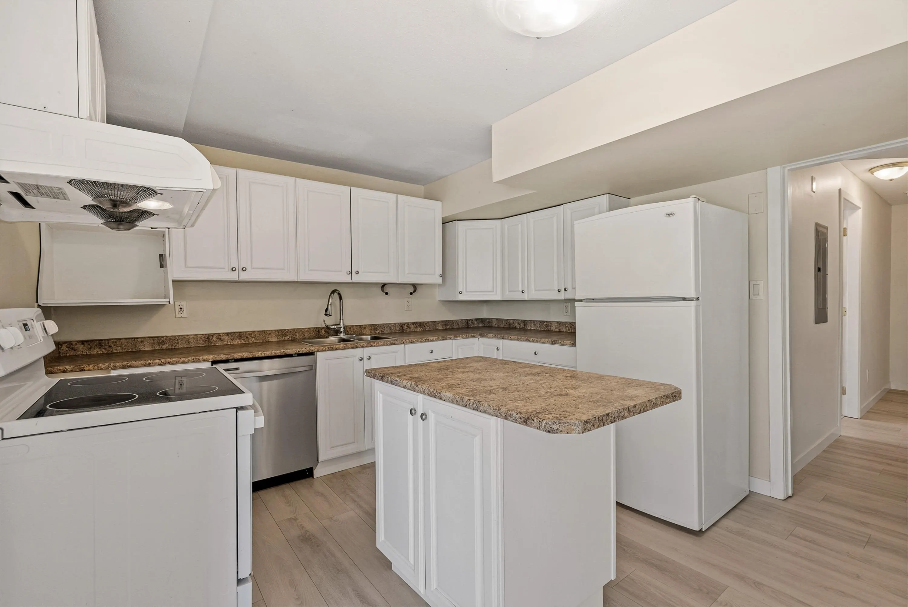 2622 Sandstone Crescent