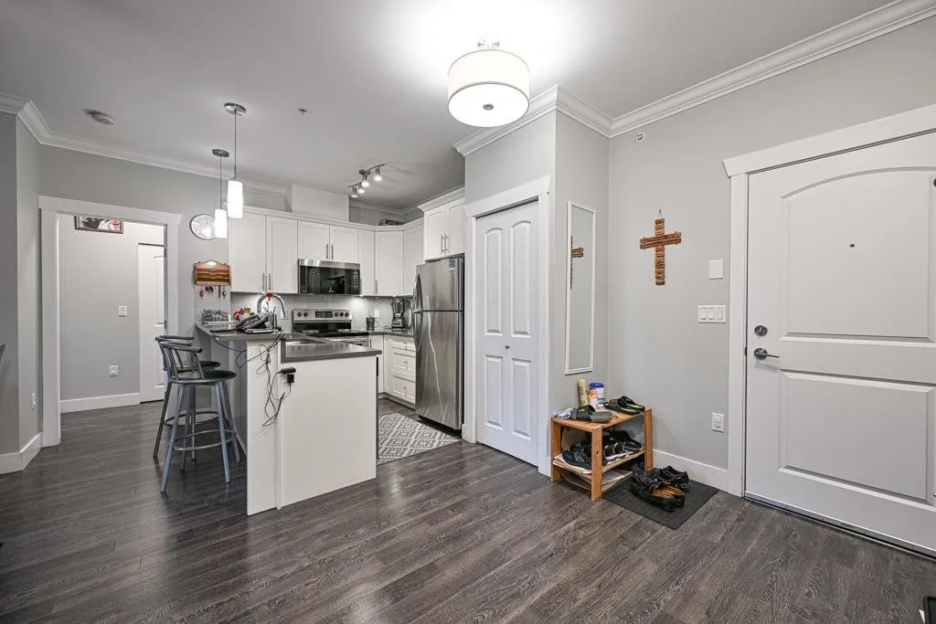 313 8183 121a Street