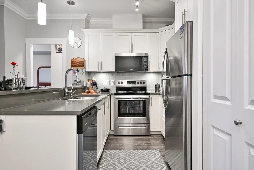 313 8183 121a Street