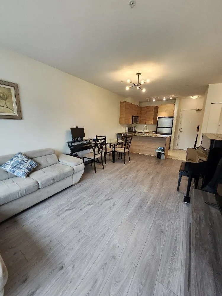 301 5788 Sidley Street