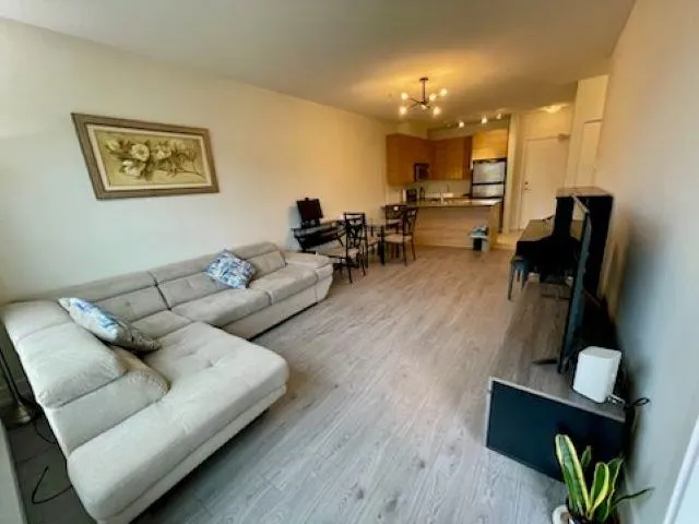 301 5788 Sidley Street