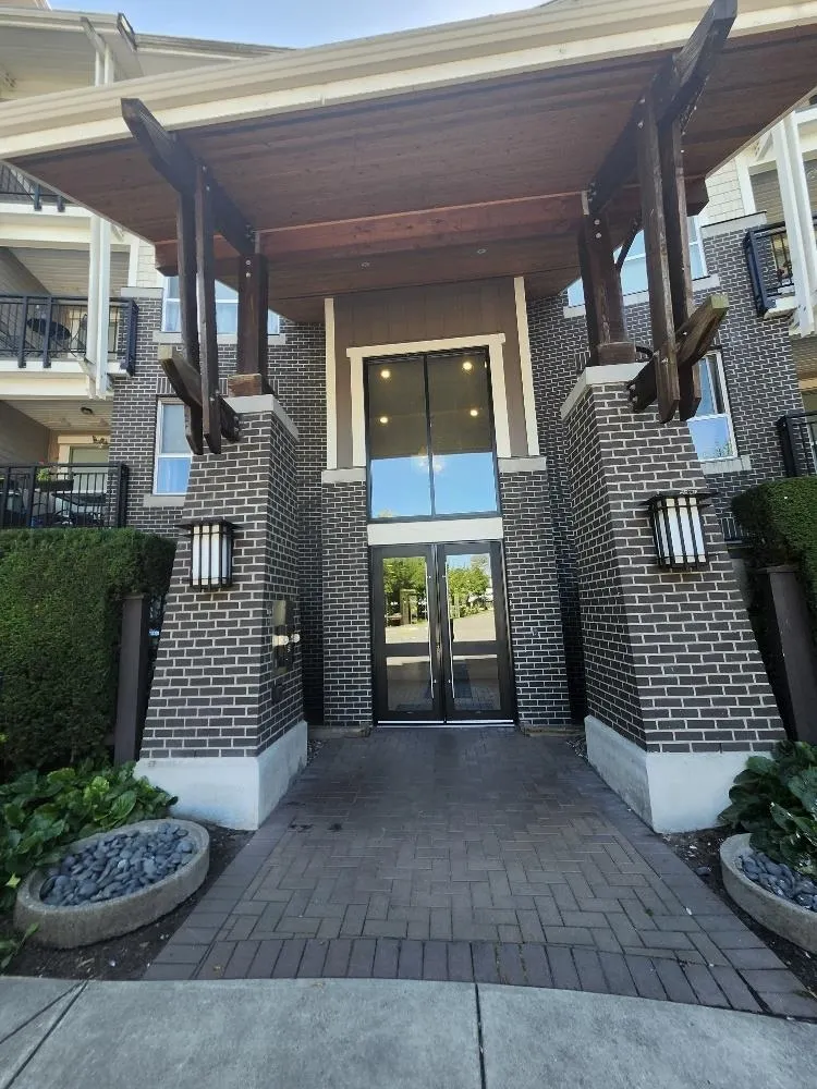 301 5788 Sidley Street