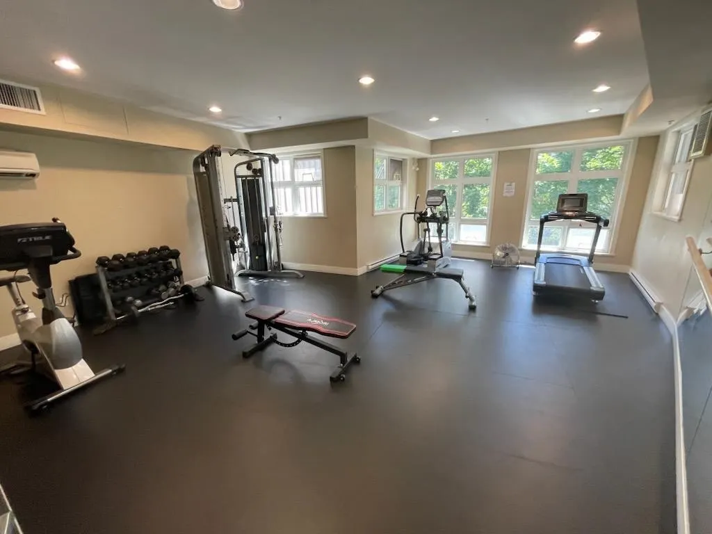 301 5788 Sidley Street