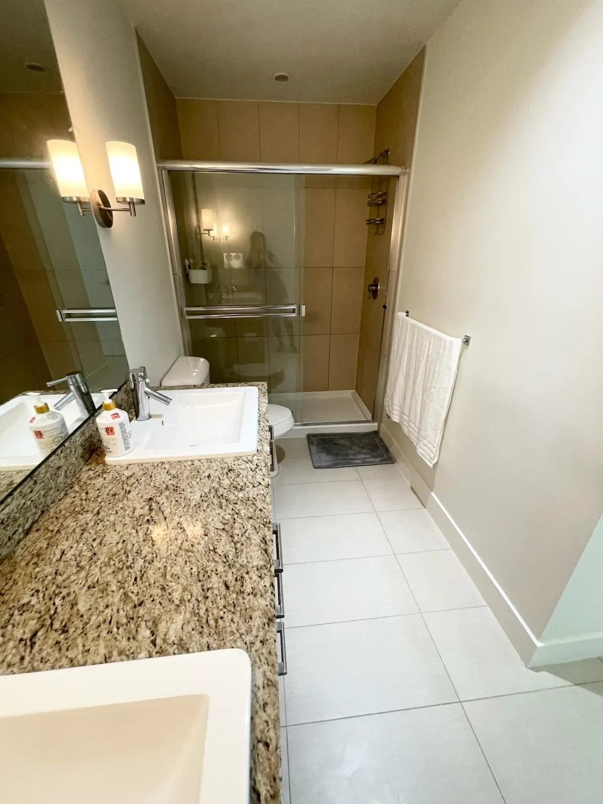 301 5788 Sidley Street