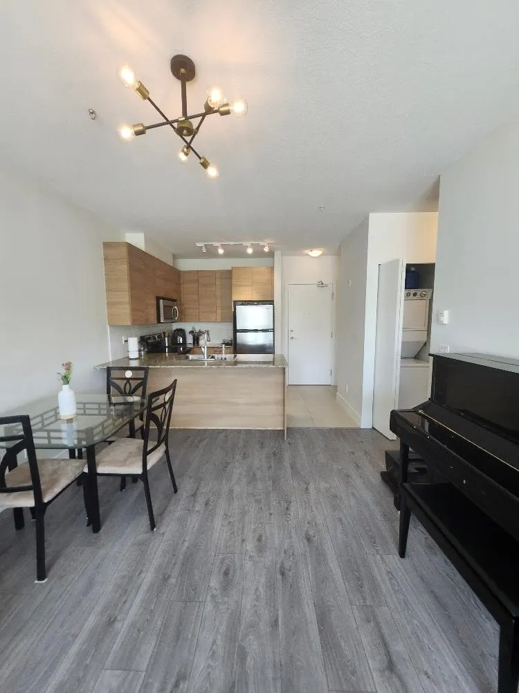 301 5788 Sidley Street