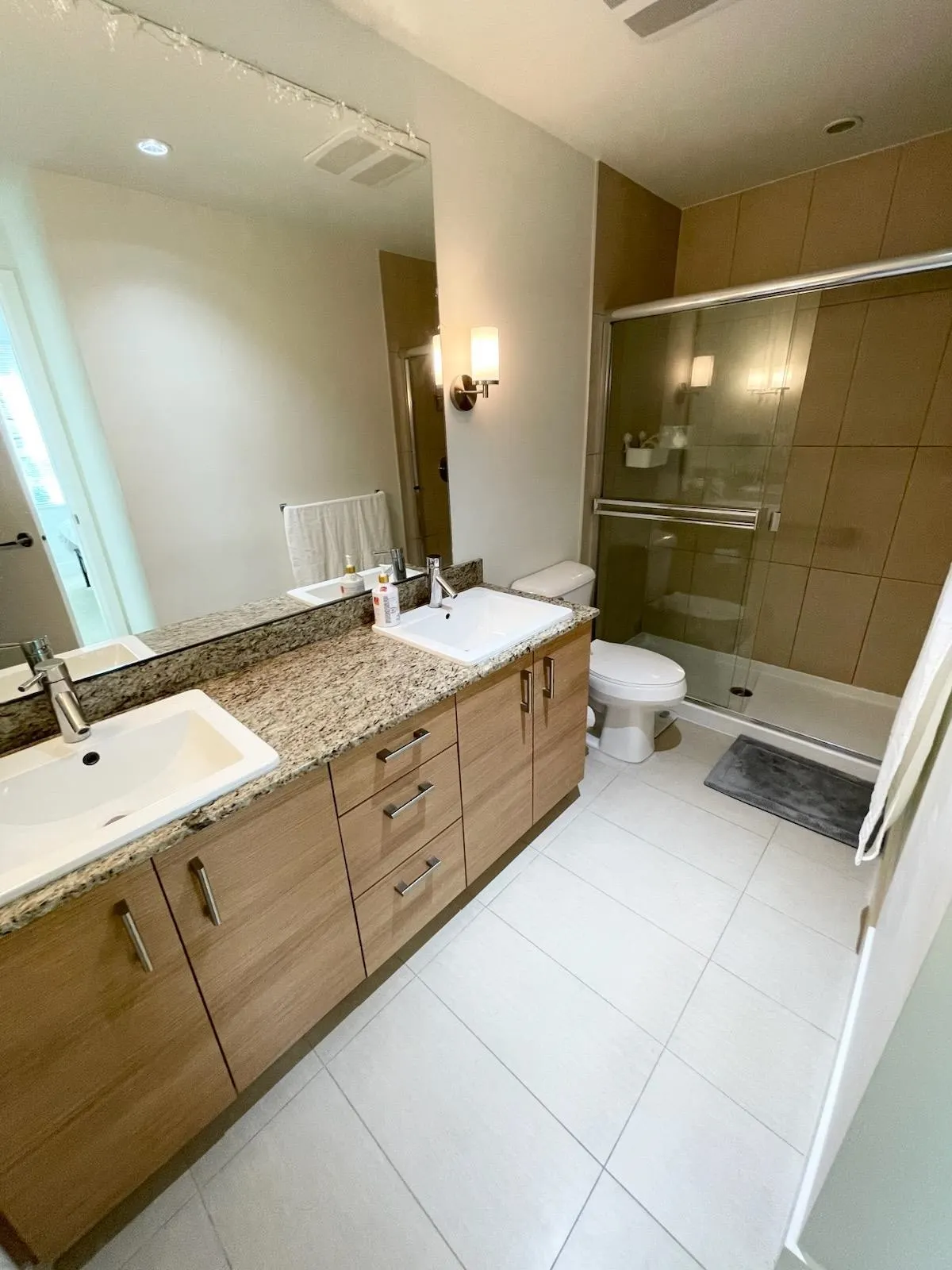 301 5788 Sidley Street