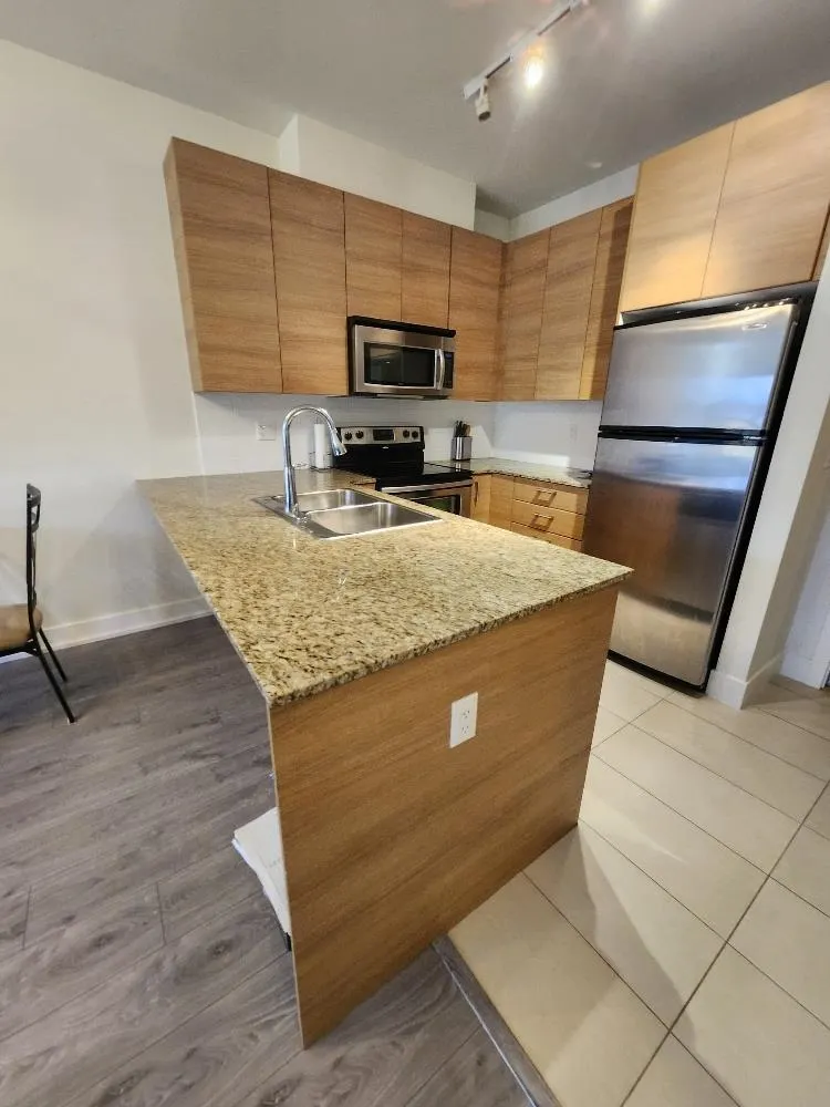 301 5788 Sidley Street