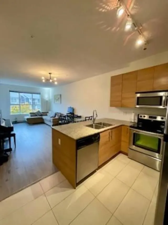 301 5788 Sidley Street