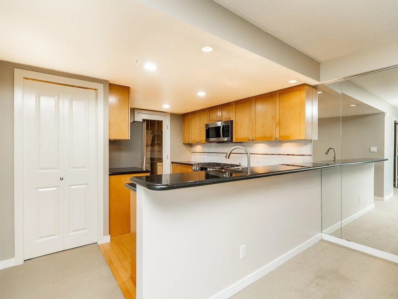 403 1425 W 6th Avenue