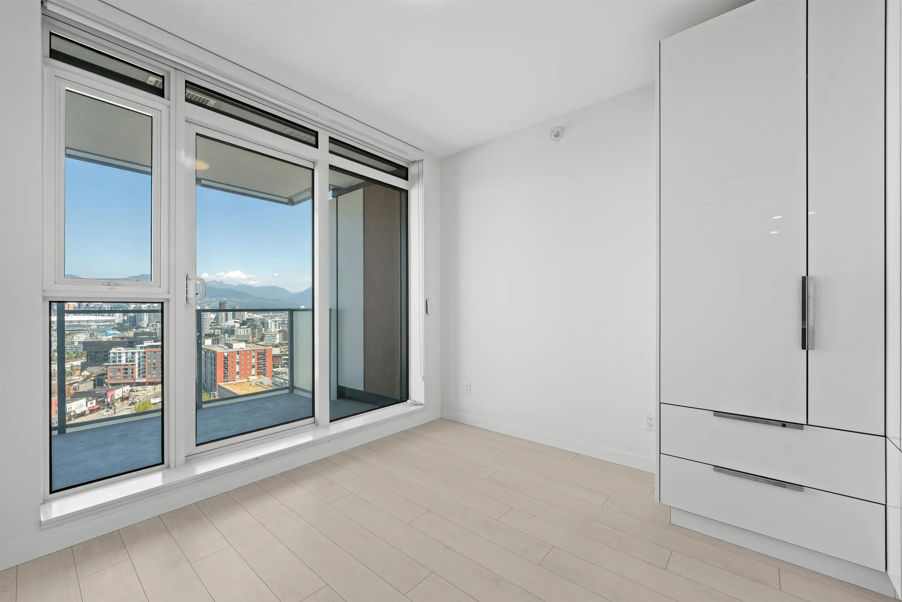 1812 285 E 10th Avenue