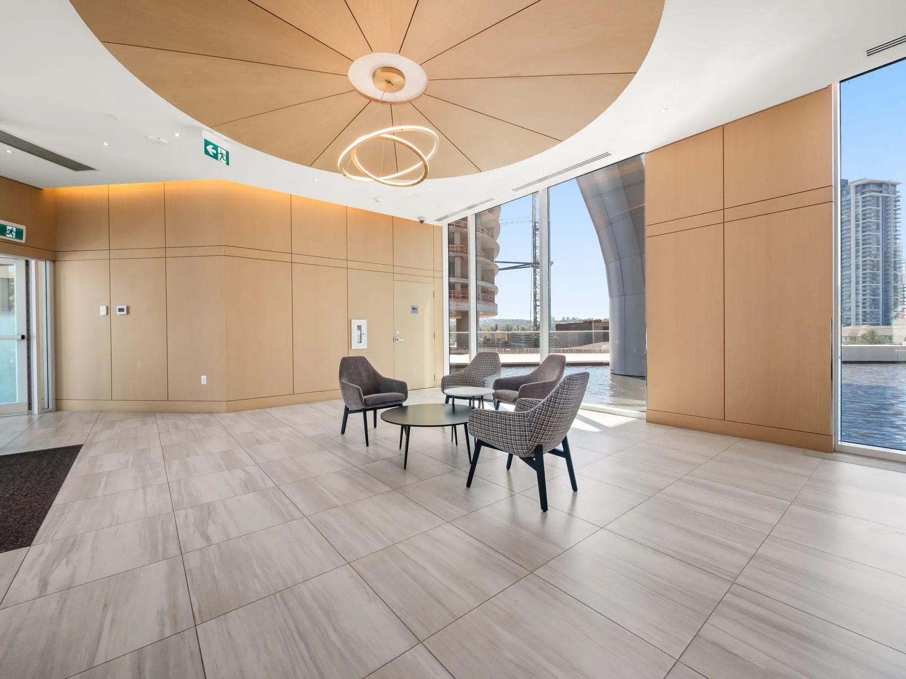 5306 4880 Lougheed Highway