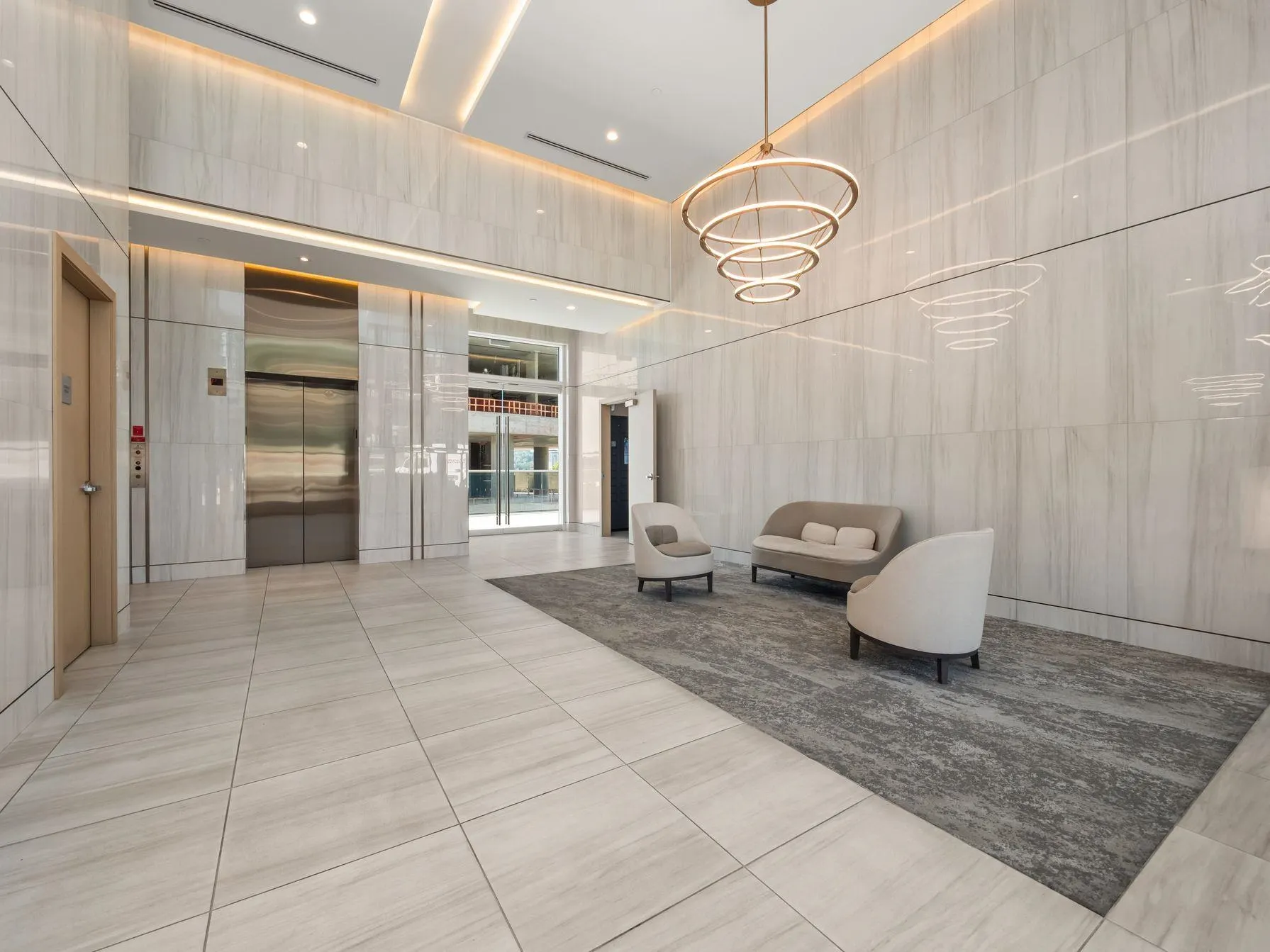 5306 4880 Lougheed Highway