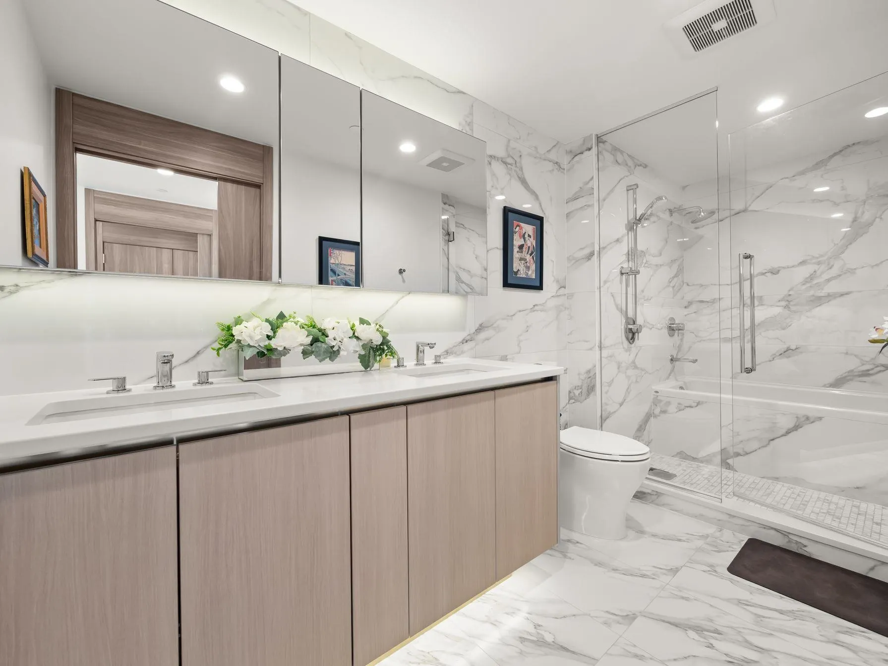 5306 4880 Lougheed Highway