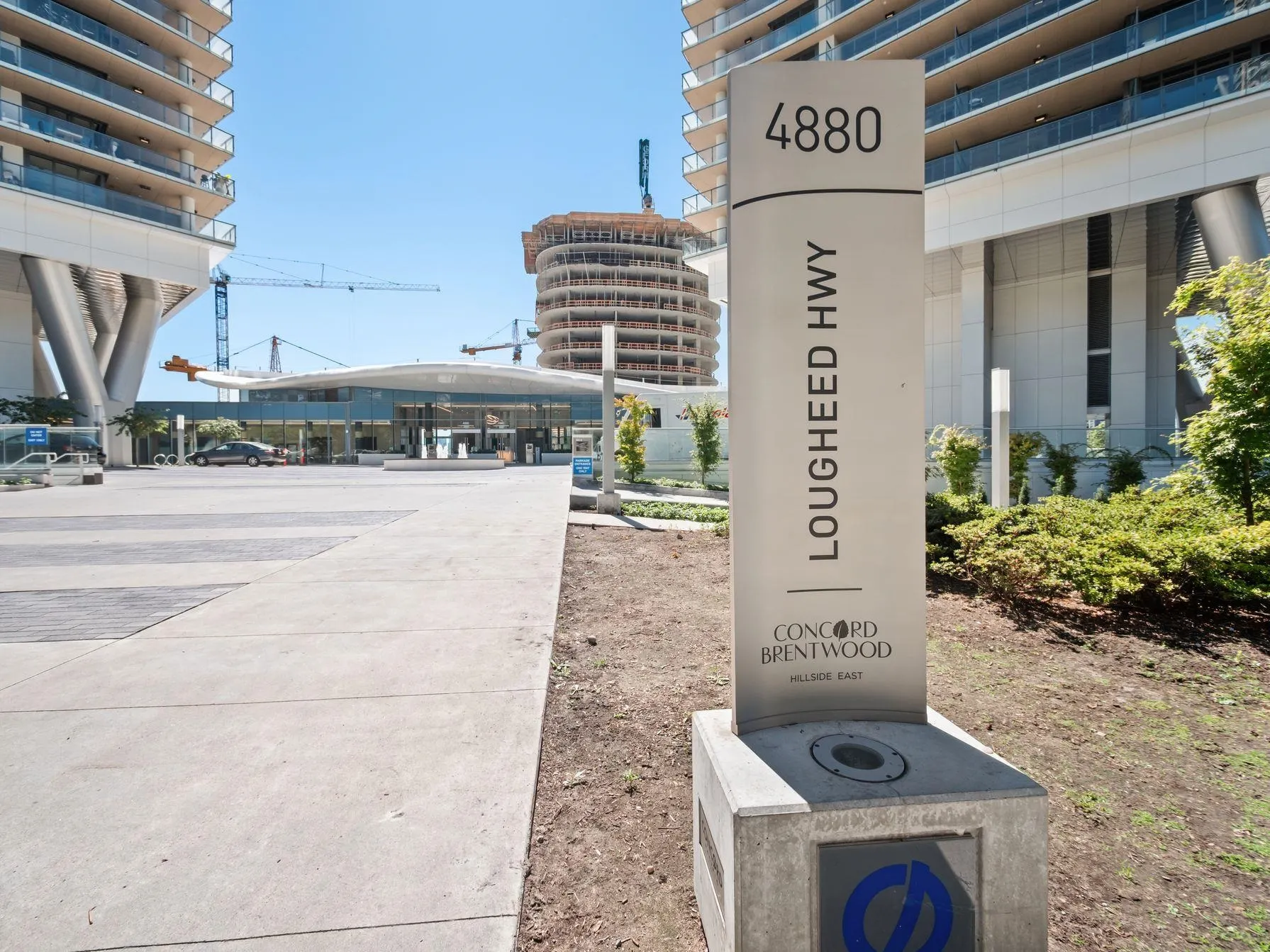 5306 4880 Lougheed Highway