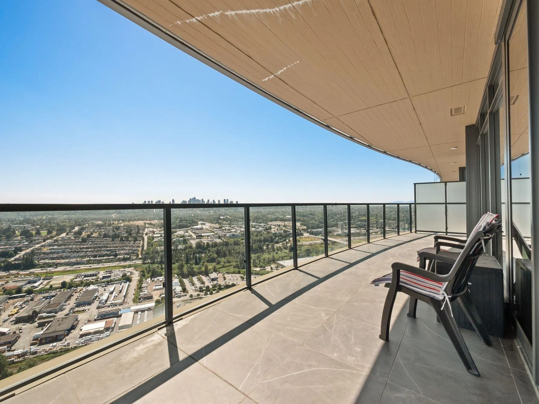 5306 4880 Lougheed Highway