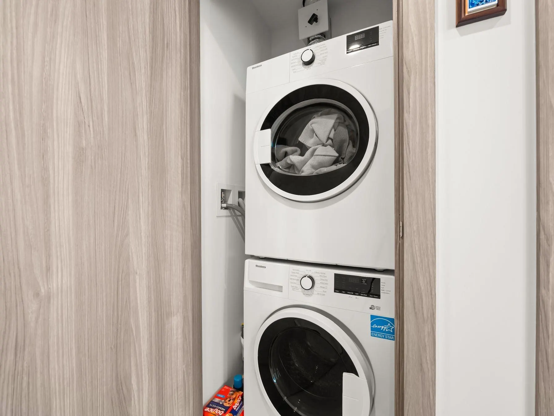 5306 4880 Lougheed Highway