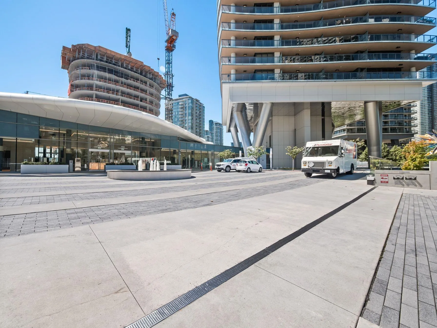 5306 4880 Lougheed Highway