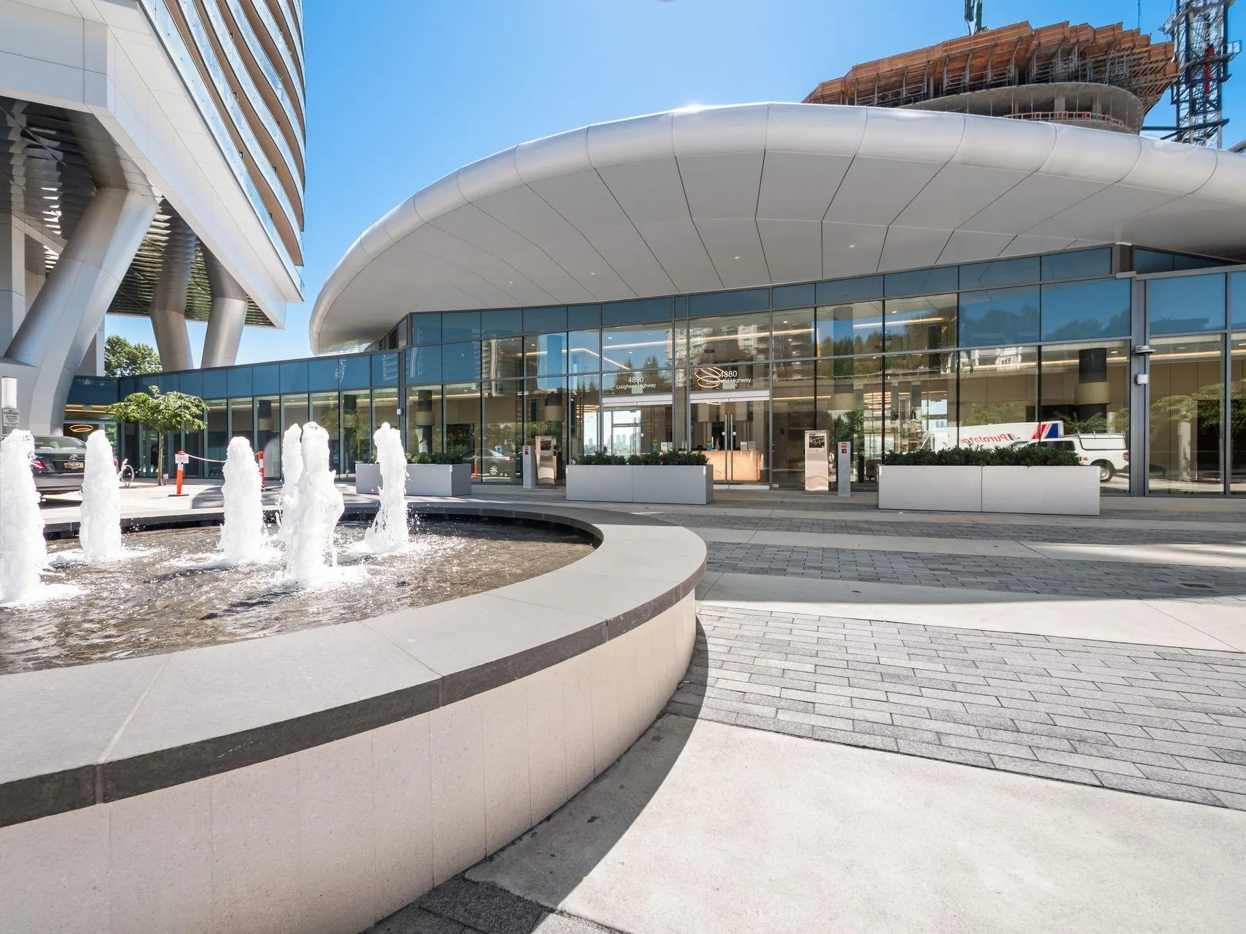 5306 4880 Lougheed Highway