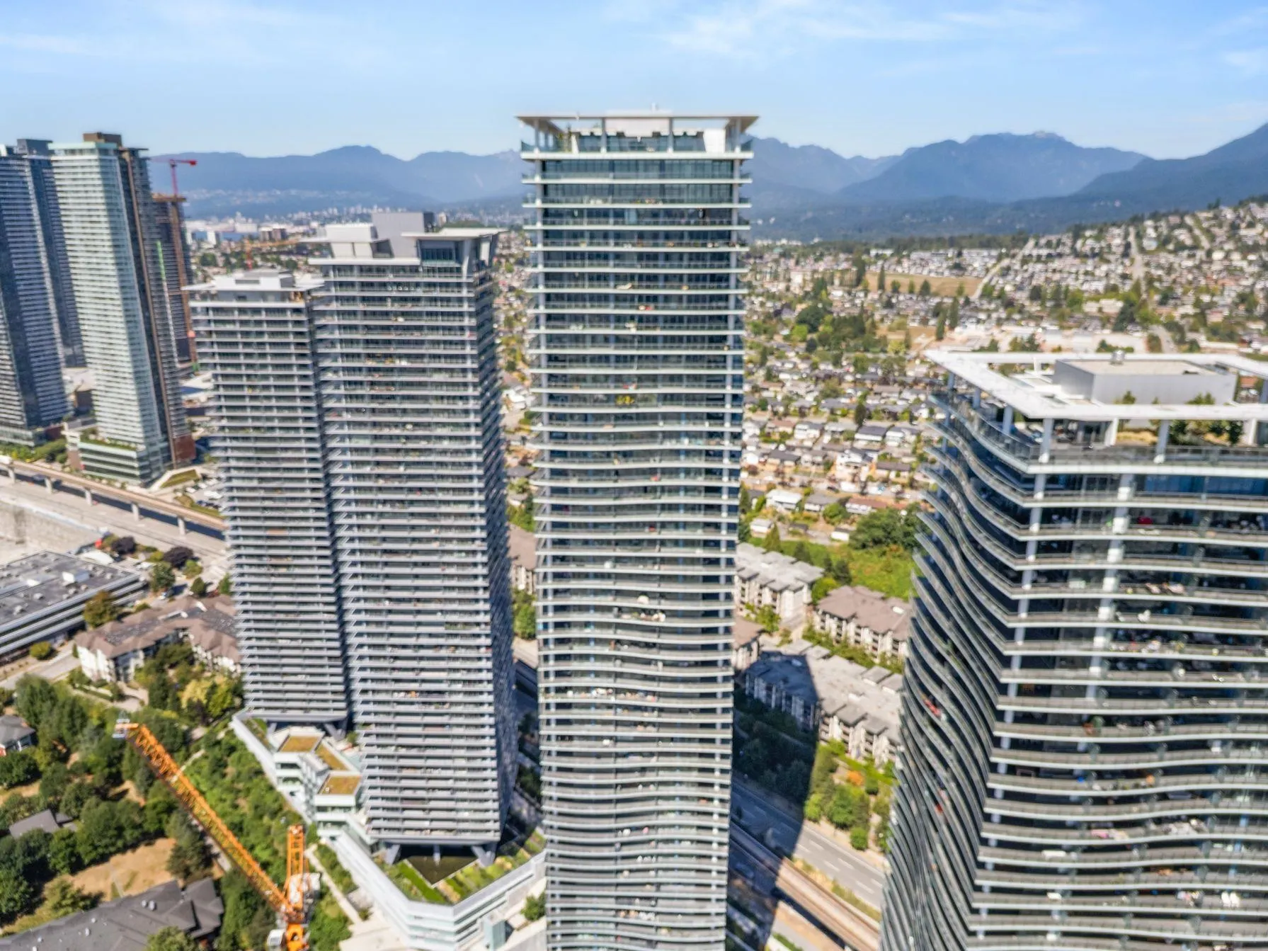 5306 4880 Lougheed Highway