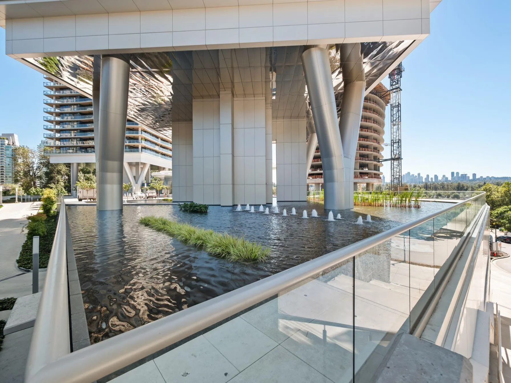 5306 4880 Lougheed Highway