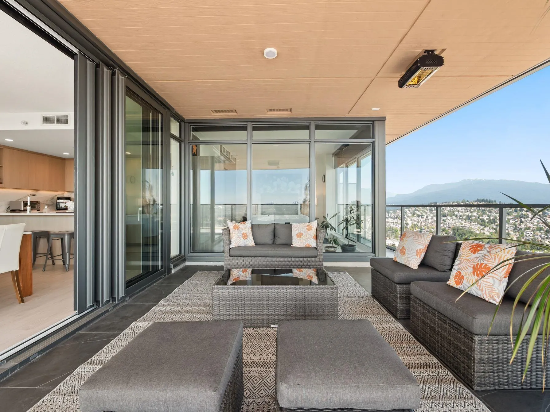 5306 4880 Lougheed Highway