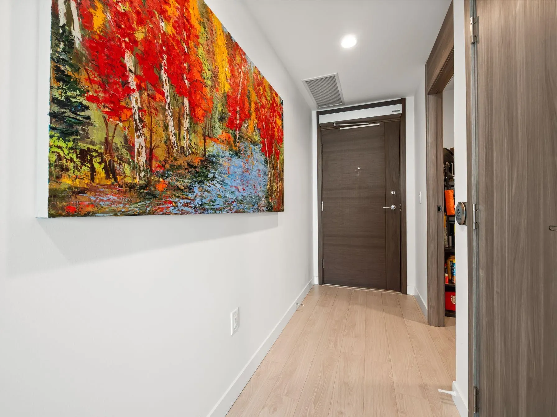 5306 4880 Lougheed Highway