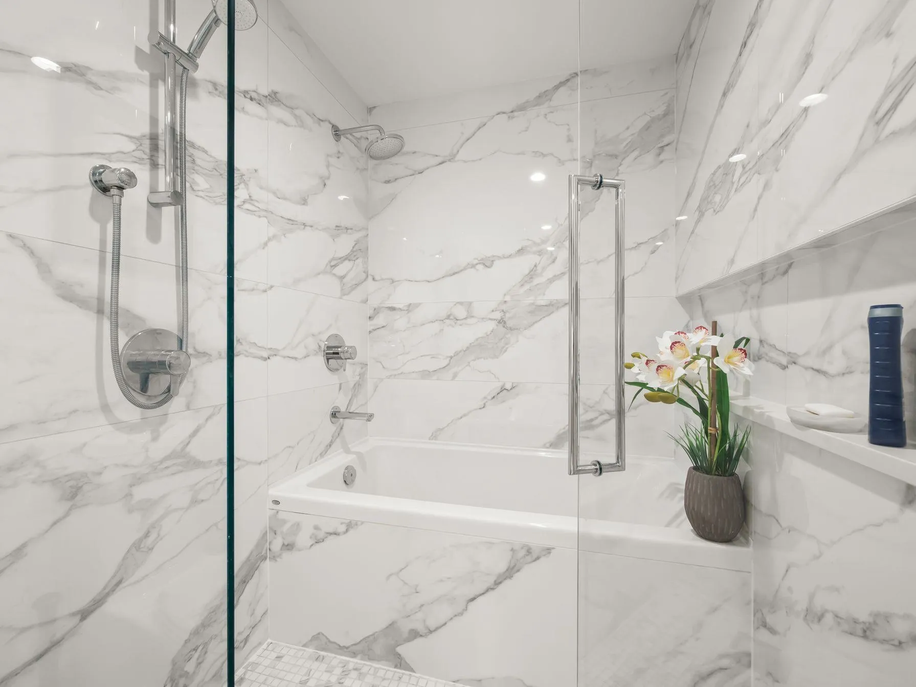 5306 4880 Lougheed Highway