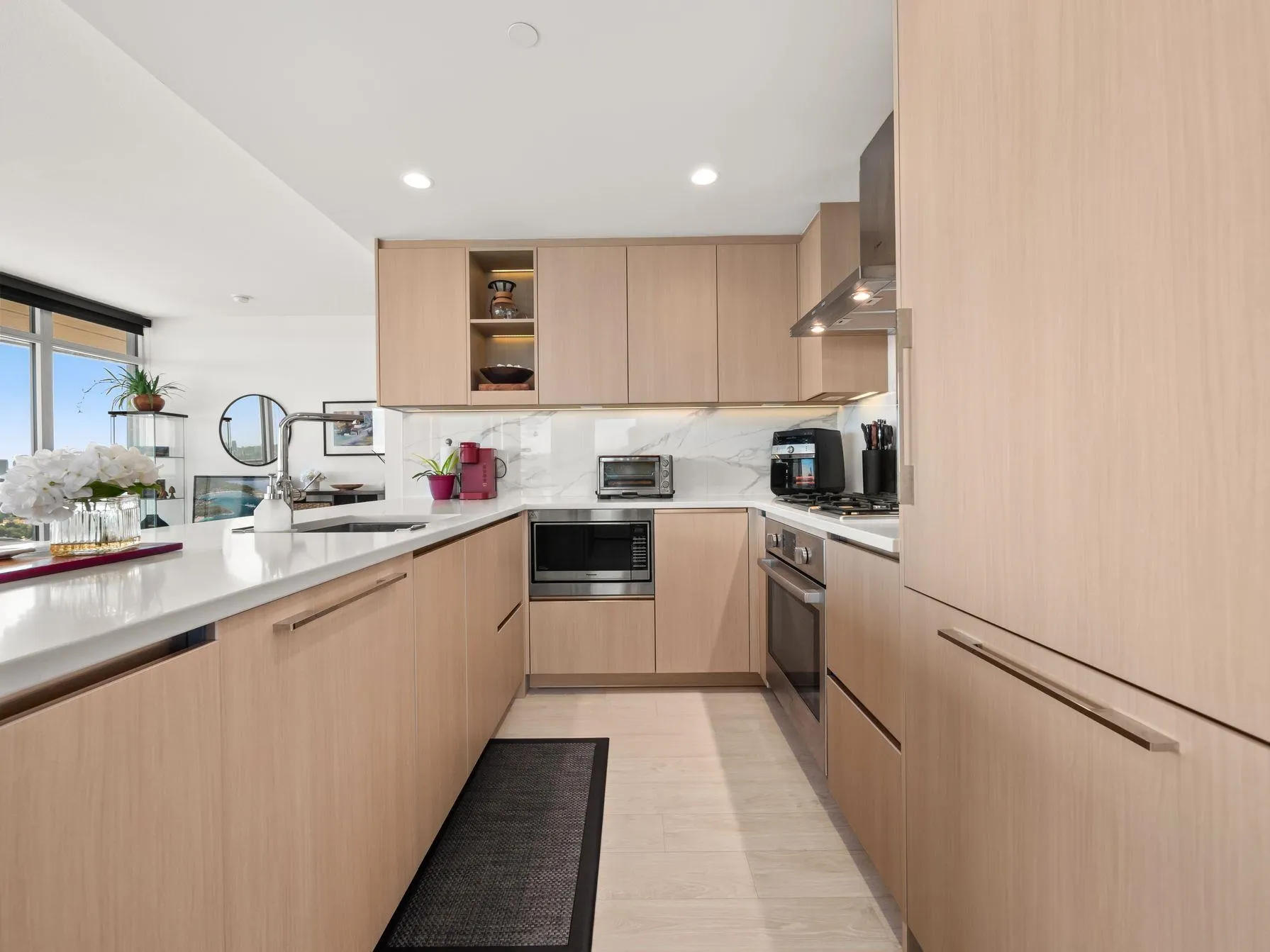 5306 4880 Lougheed Highway