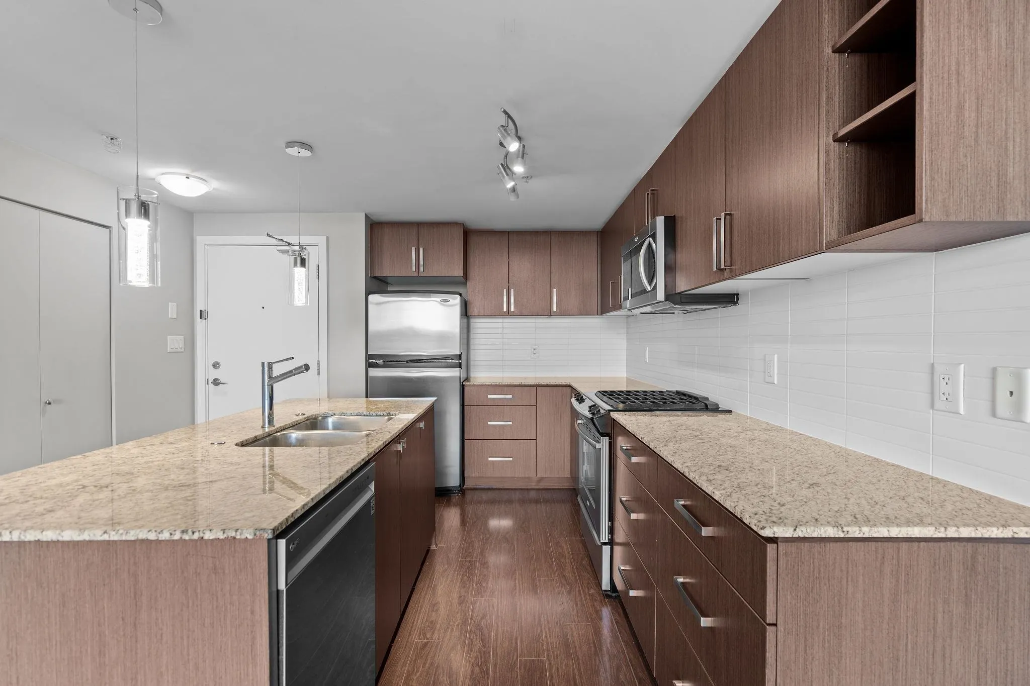 3606 9888 Cameron Street