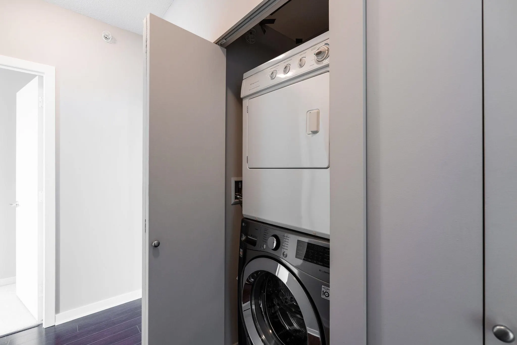 3606 9888 Cameron Street