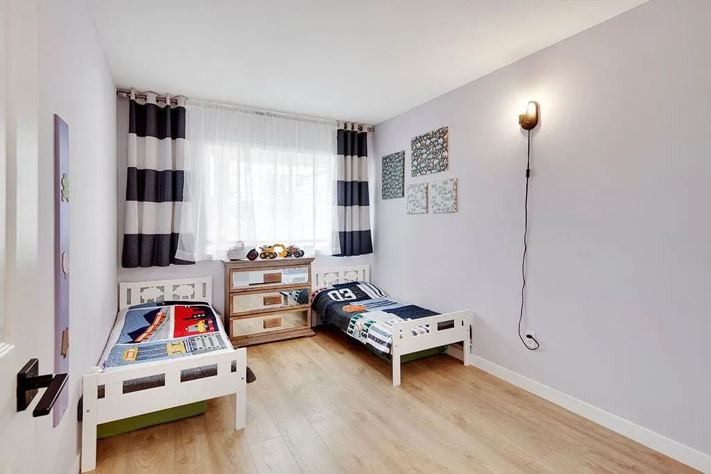 208 1220 Falcon Drive