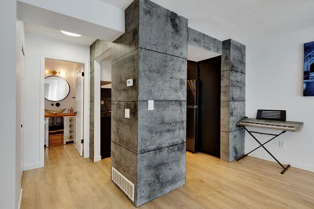 208 1220 Falcon Drive