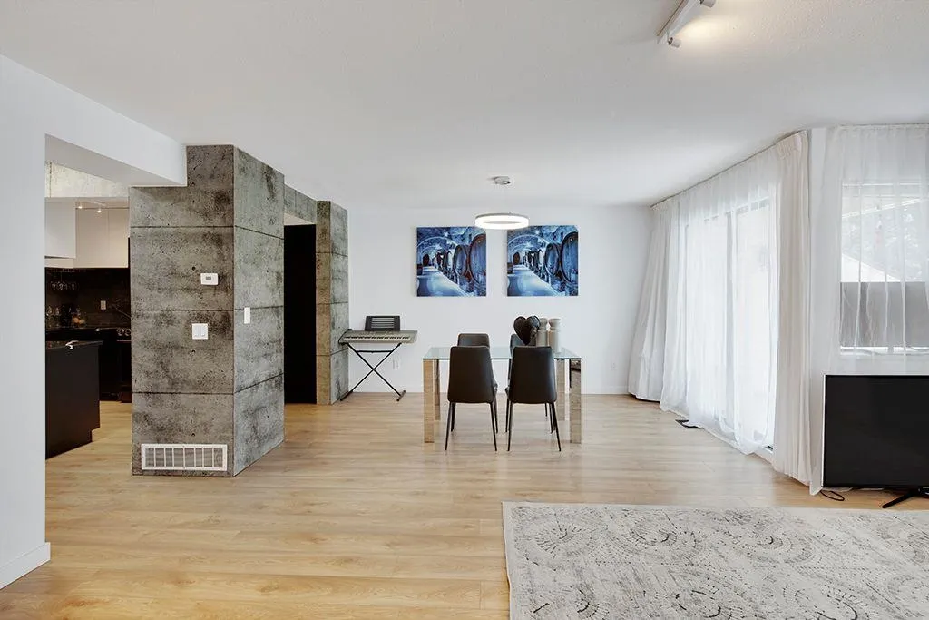 208 1220 Falcon Drive