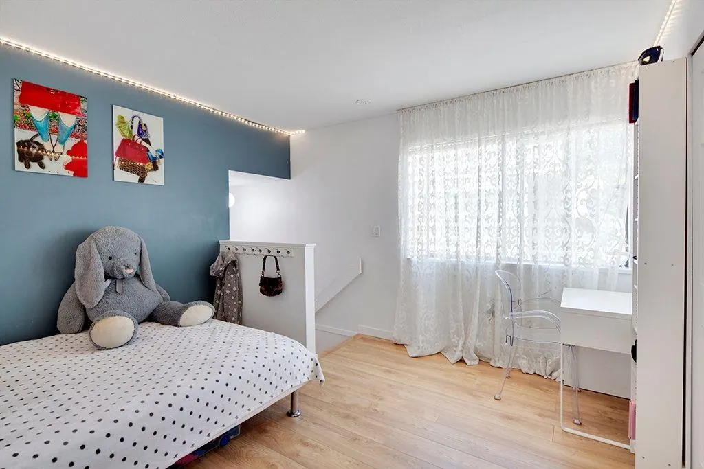 208 1220 Falcon Drive