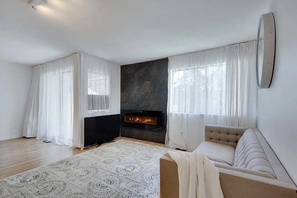 208 1220 Falcon Drive